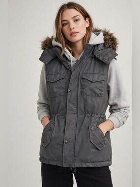 Community by Aritzia Duck Down Puffer Vest Faux Fur Hood Adjustable Waist Large